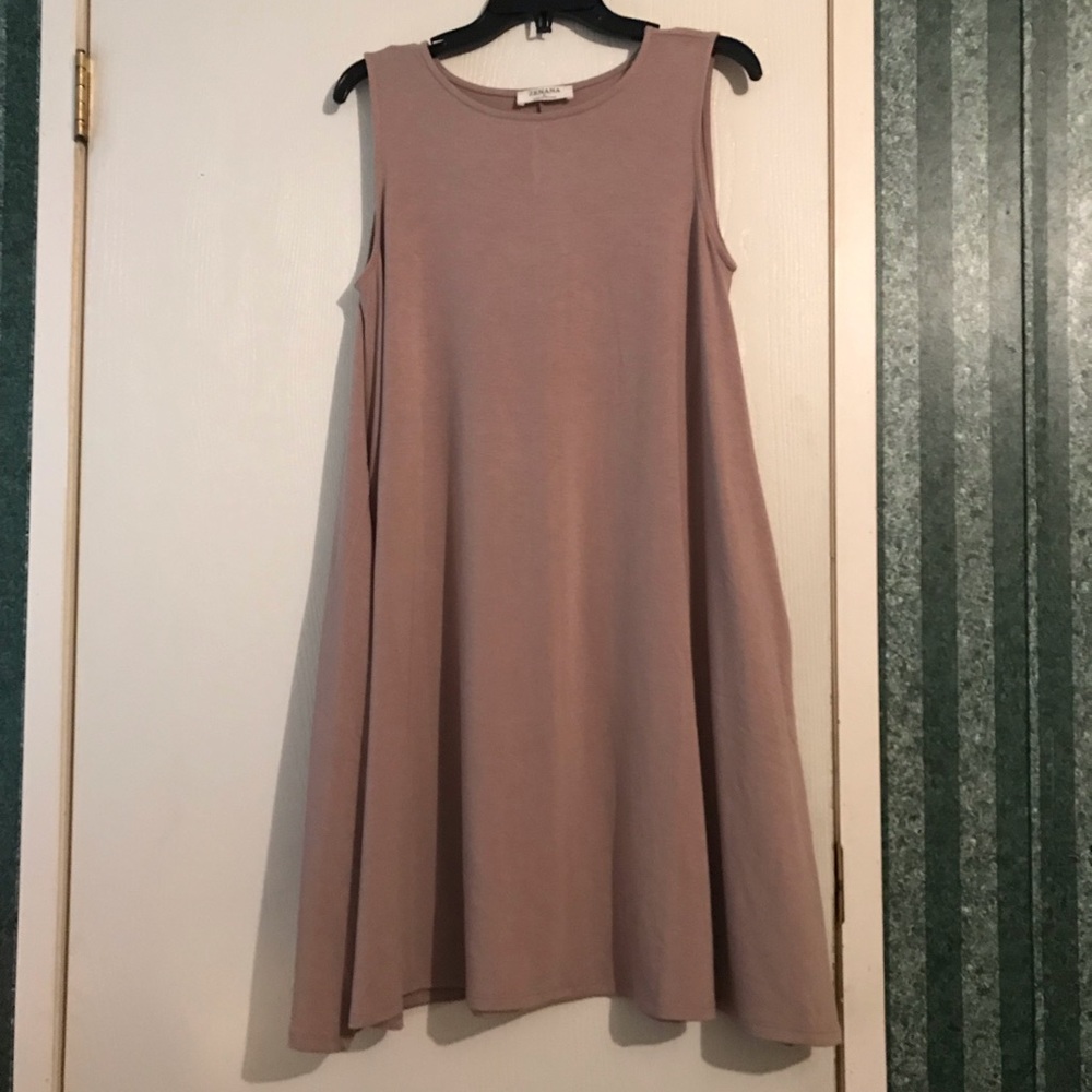 ☀️NWOT Tan Sun Dress with POCKETS☀️